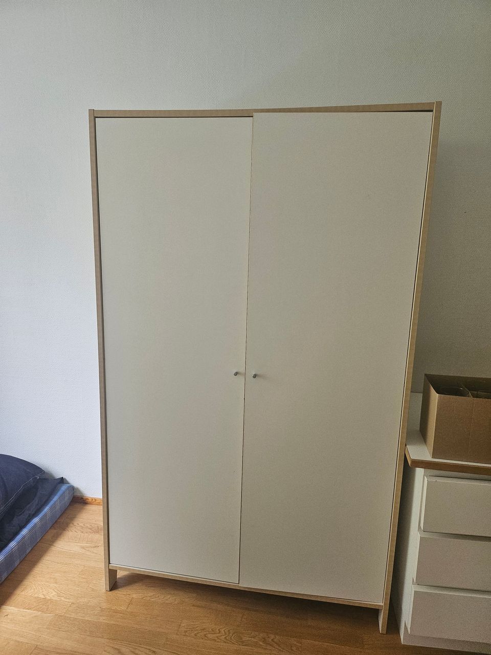 Ikea Robin- vaatekaappi