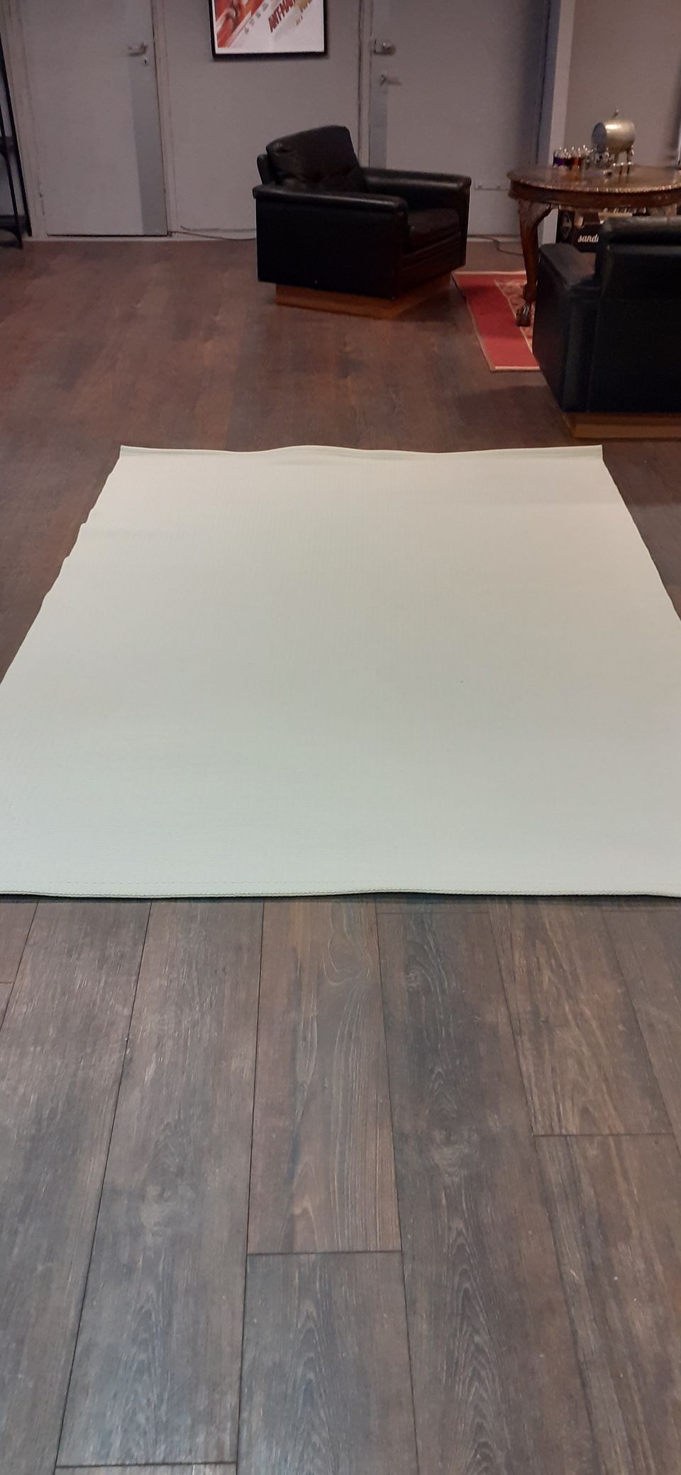 Valkoinen iso matto