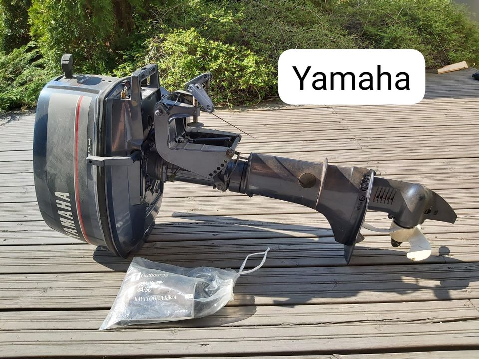 Yamaha perämoottori ja polttoainesäiliö