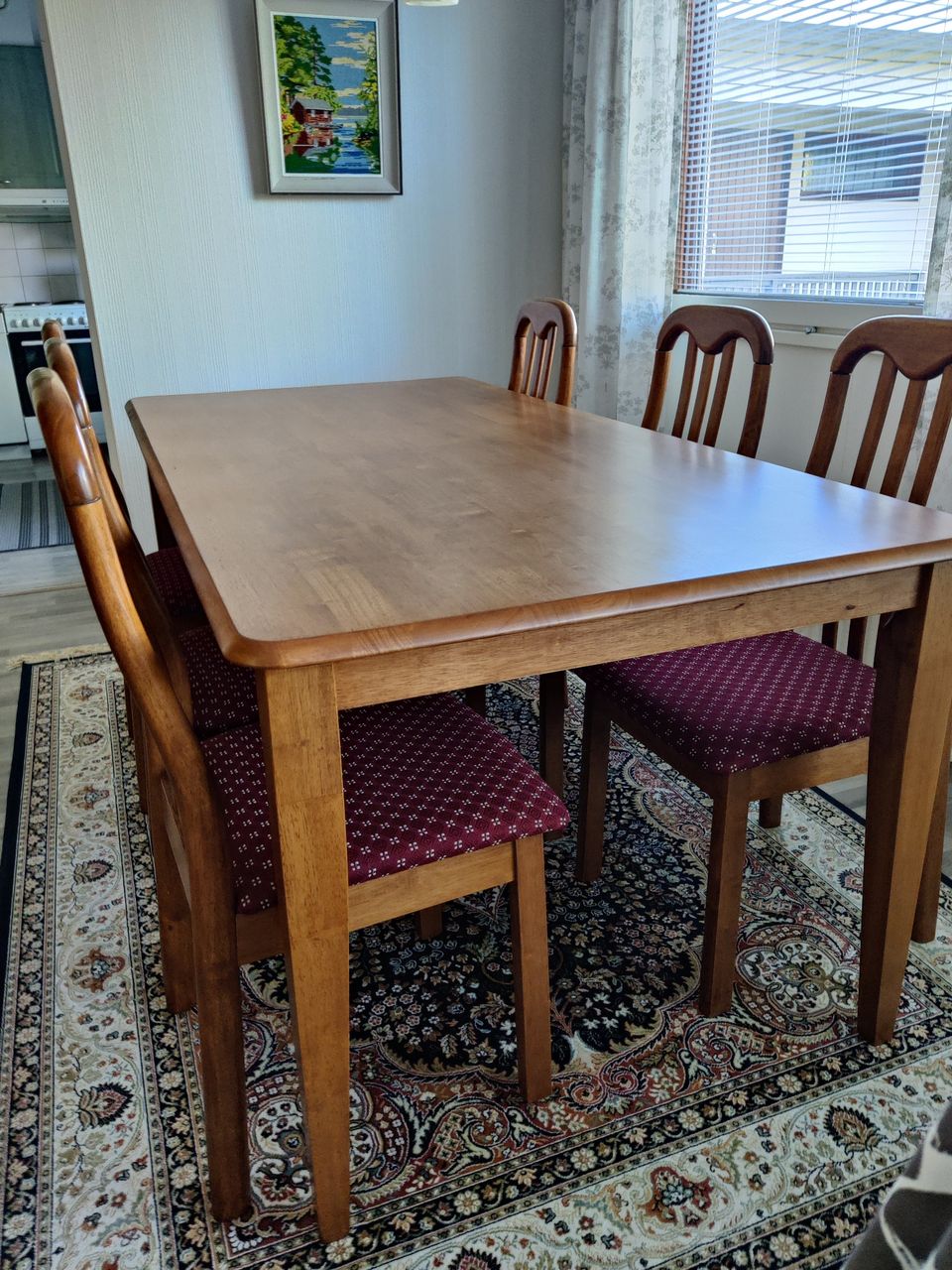 Ruokapöytä + 6 tuolia