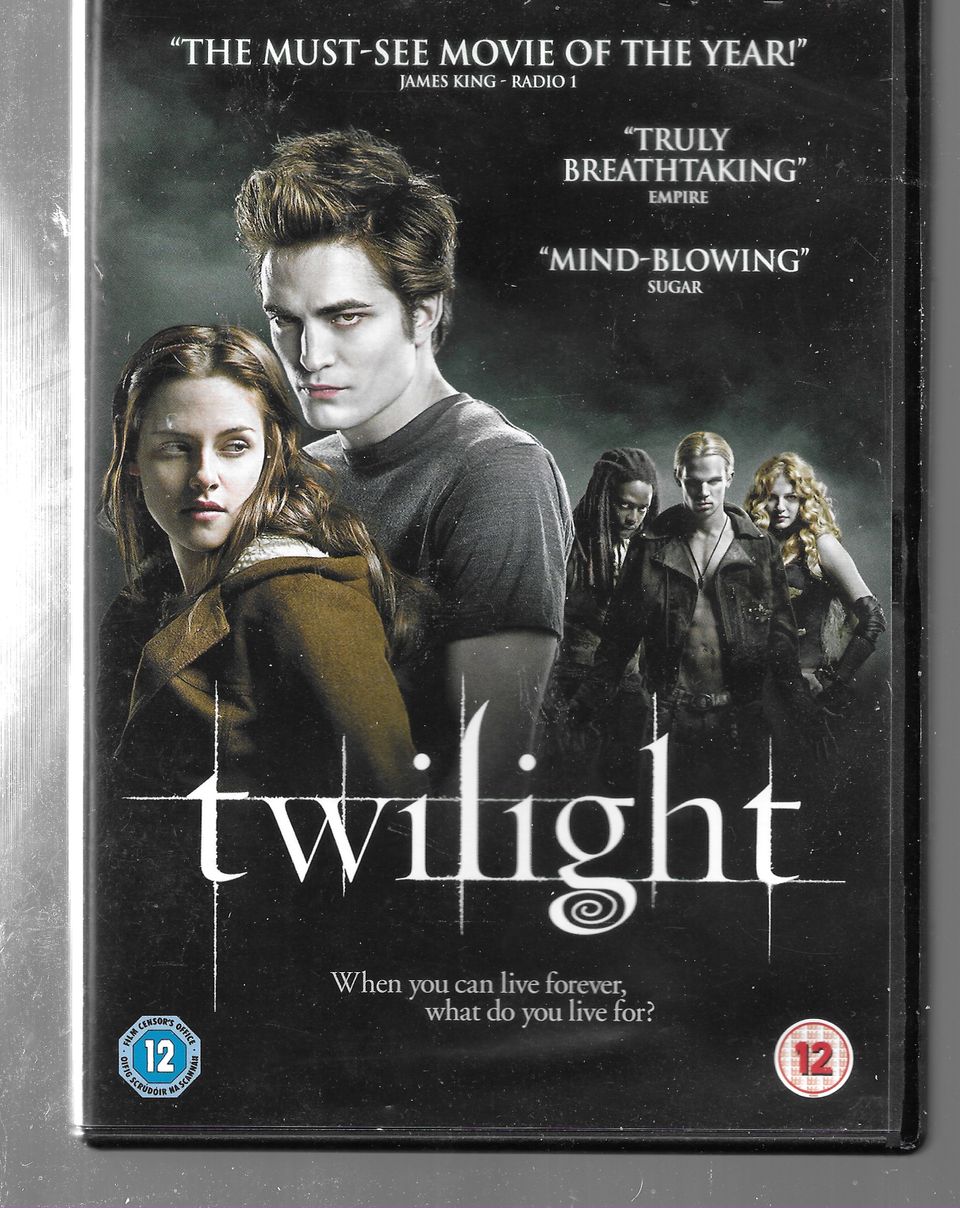 Twilight sarjaa 1+2+3 levyn Boxia yht 6 levyä