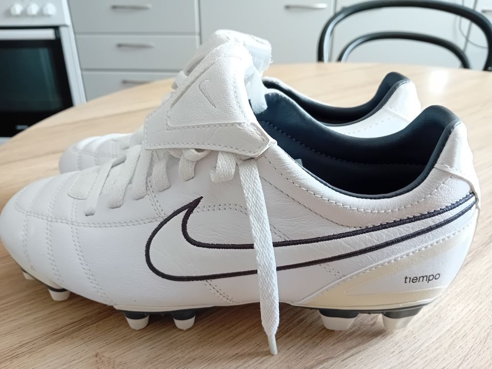 Nike tiempo nappikset, koko 40,5