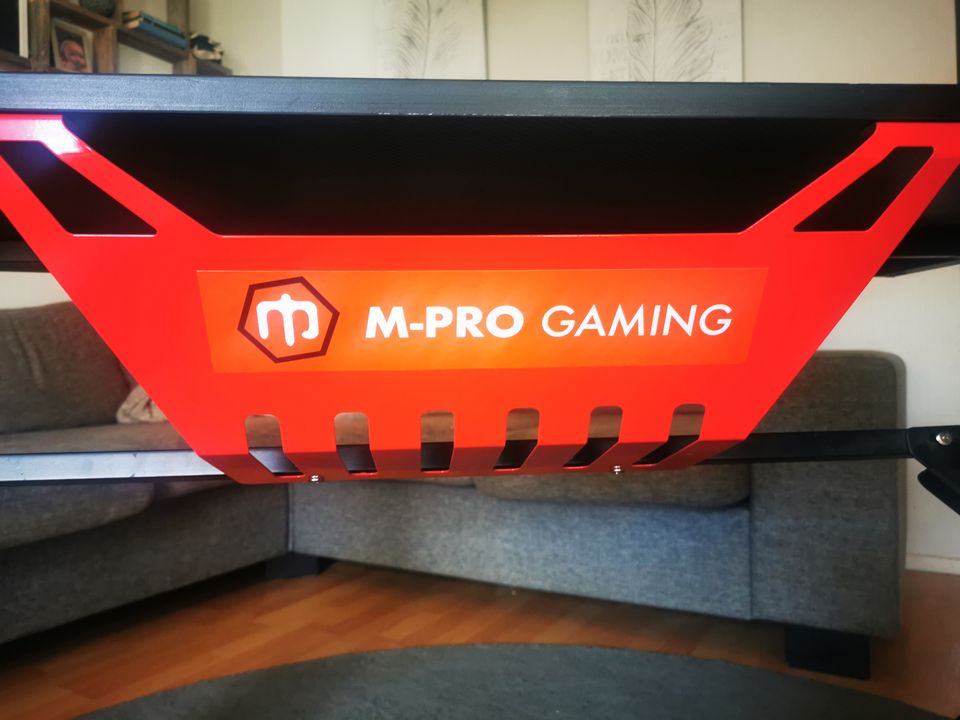 M-pro gaming pelipöytä