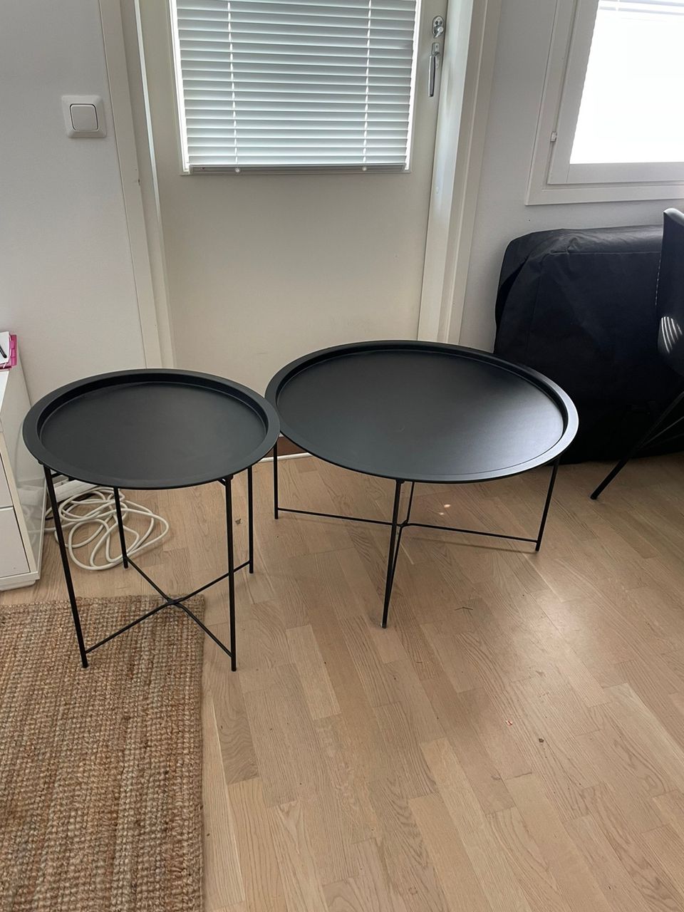 Sohvapöytä ja sivupöytä