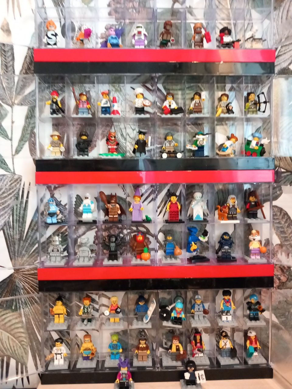 Lego keräilyfiguja eri sarjoista