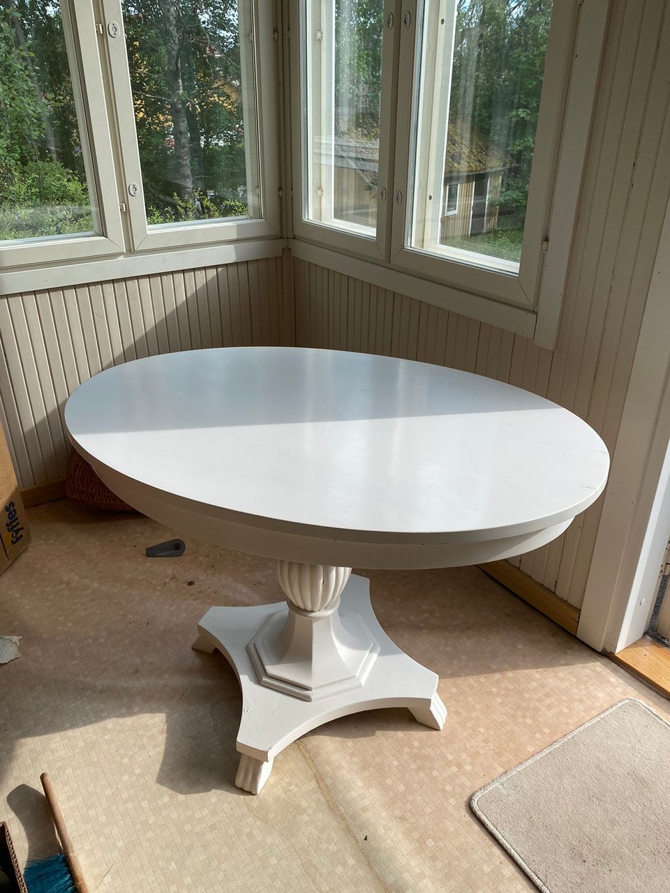 Valkoinen vintage pöytä TARJOA