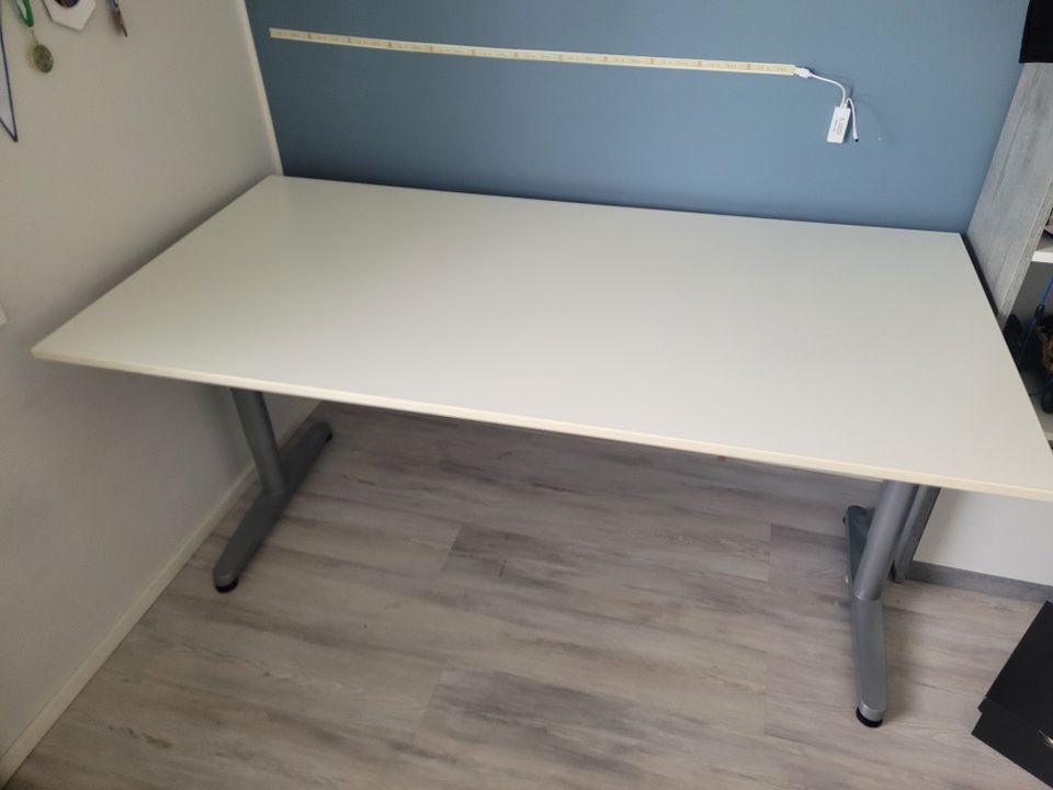 Ikea Galant työpöytä 160x80 T-jalat