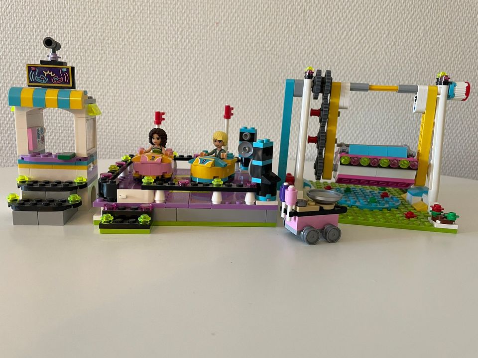 Lego Friends 41133 Huvipuiston törmäilyautot