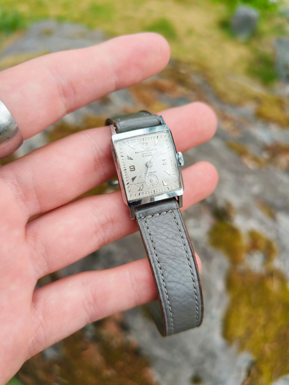 Käsinvedettävä Vintage Record Watch Co Geneve Rannekello