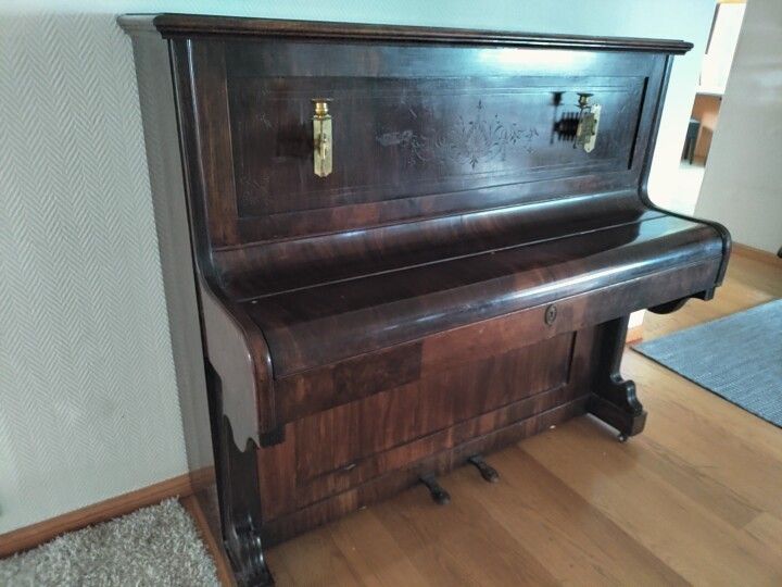 Kaunis vanha piano