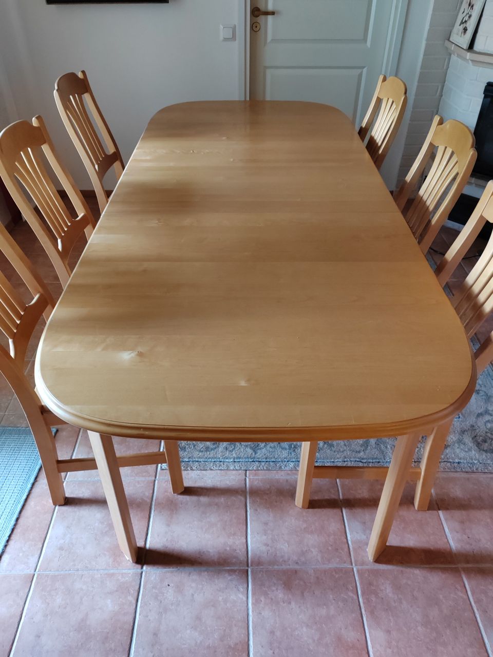 Ruokapöytä 185/230 + 6 tuolia