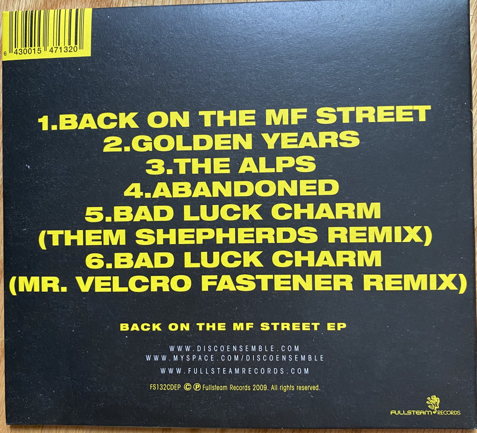 Disco Ensemble - Back on the MF Street CD-single bändin nimikirjoituksilla