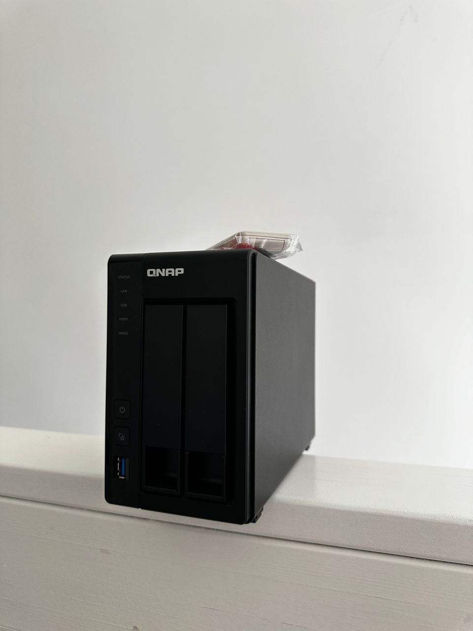 QNAP TS251+ NAS, 2 x 1TB levyillä