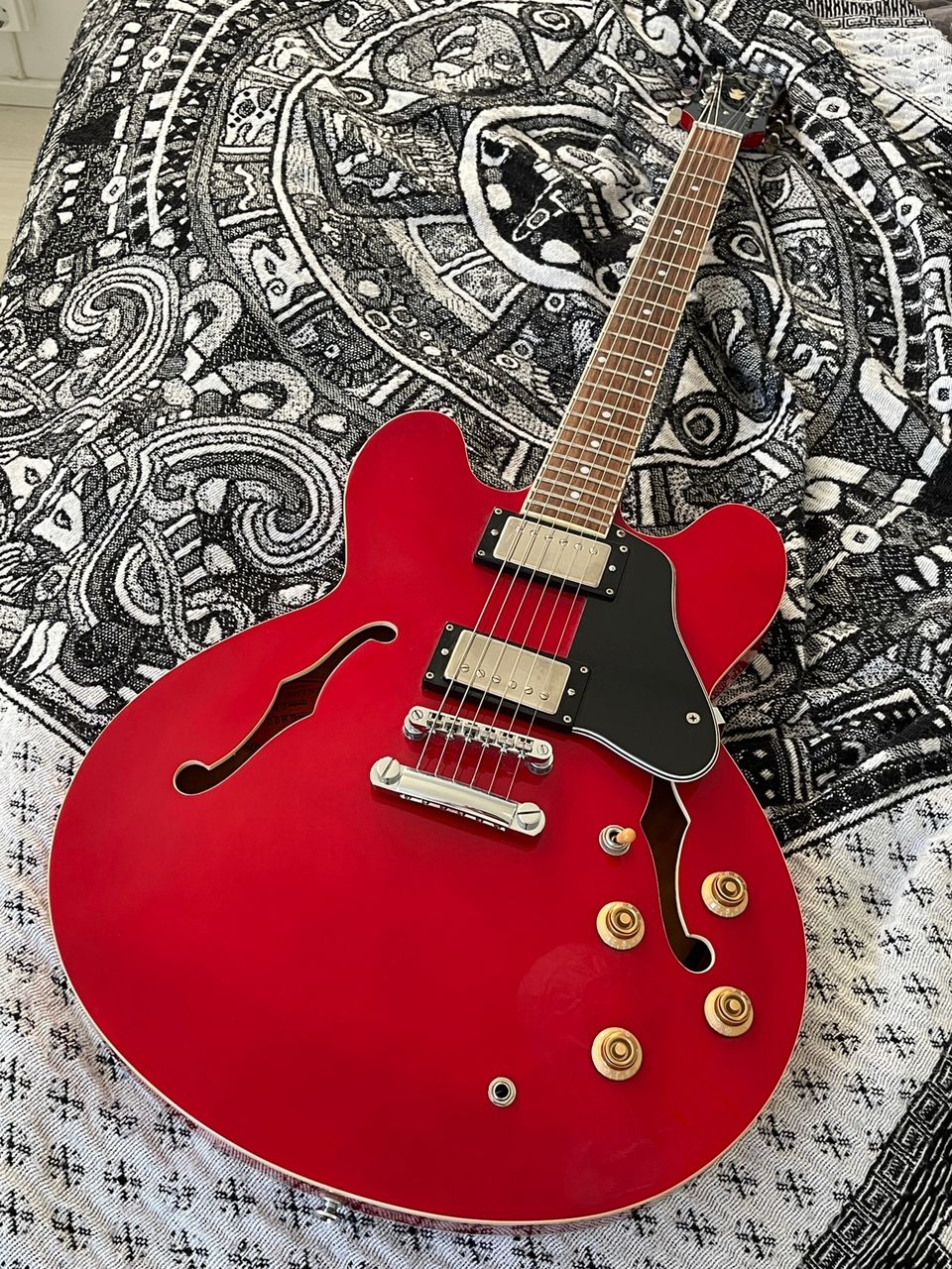 Tokai ES60SR puoliakustinen