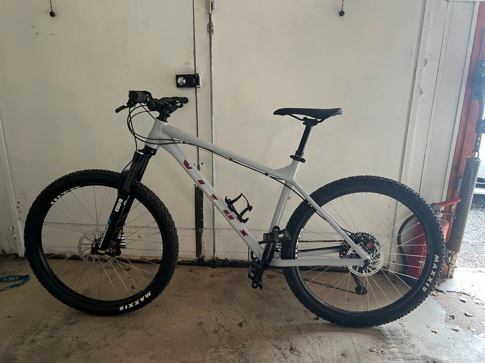 Vitus Nucleus 27 VRS Mountain Bike