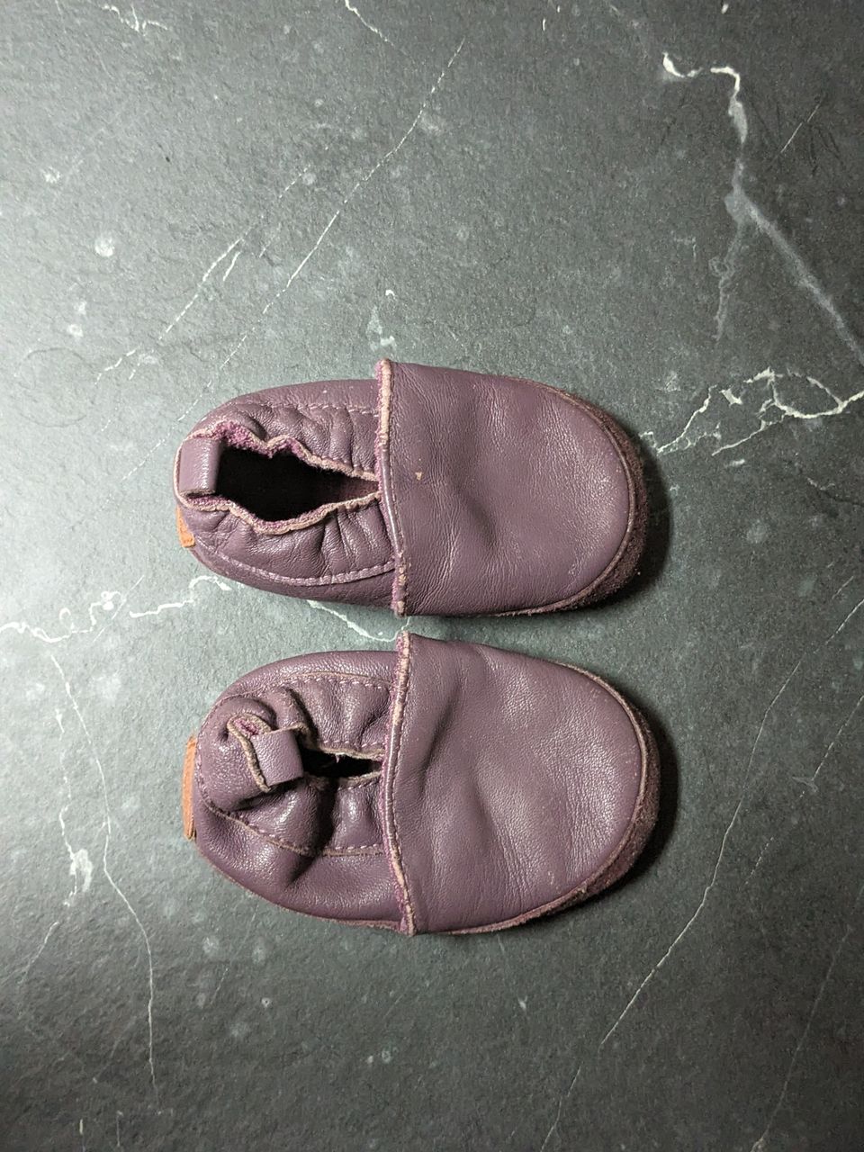 Vauvan violetit nahkaiset tossut