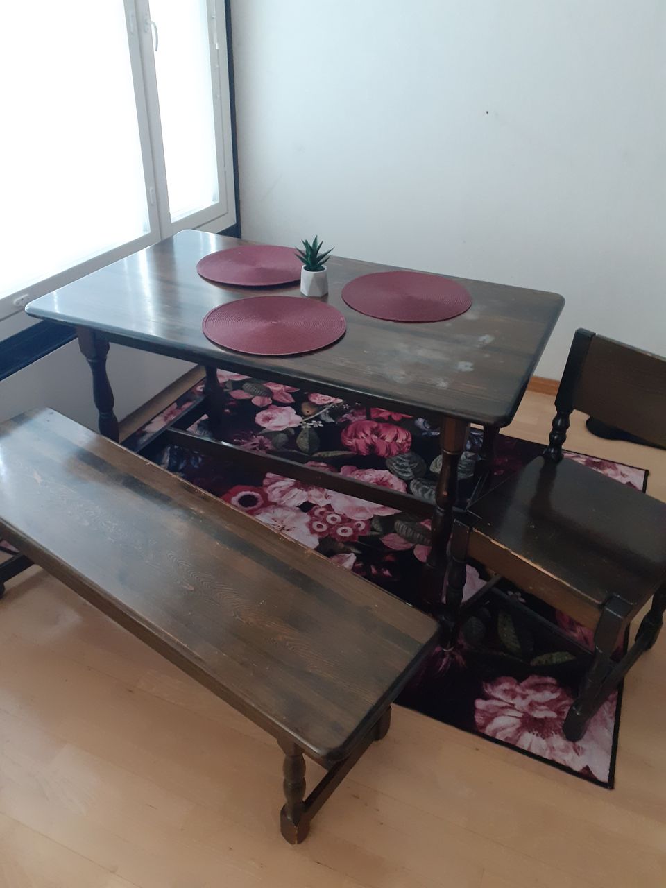 Pirtin pöytä, 2 penkkiä ja 2 tuolia