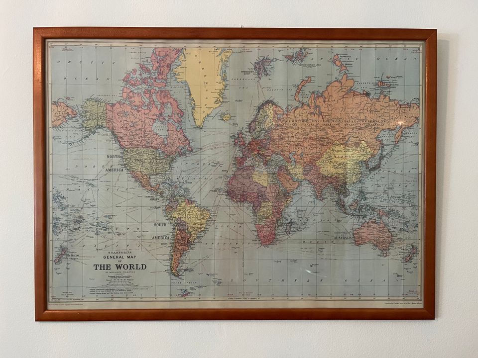 Vanha maailmankartta kehyksissä
