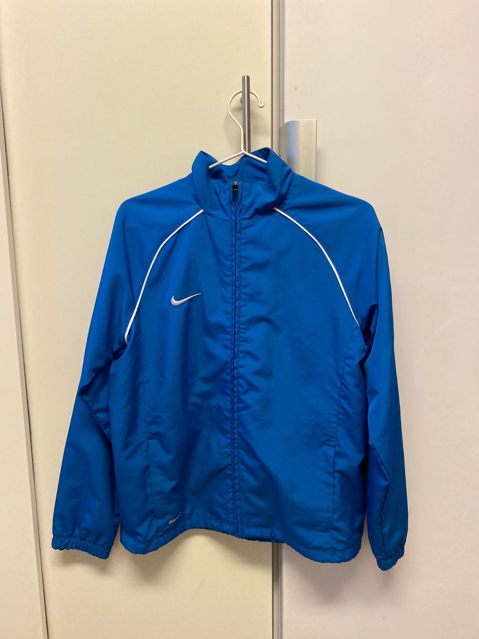 Nike Dri-Fit Junior -urheilutakki, koko 158