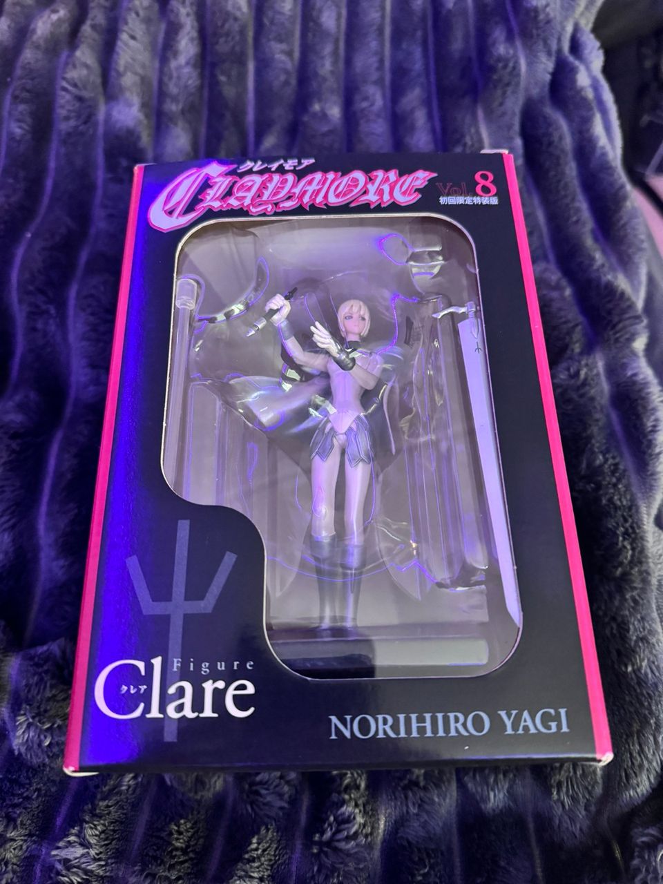 Claymore manga vol.8 Clare first limited edition figure