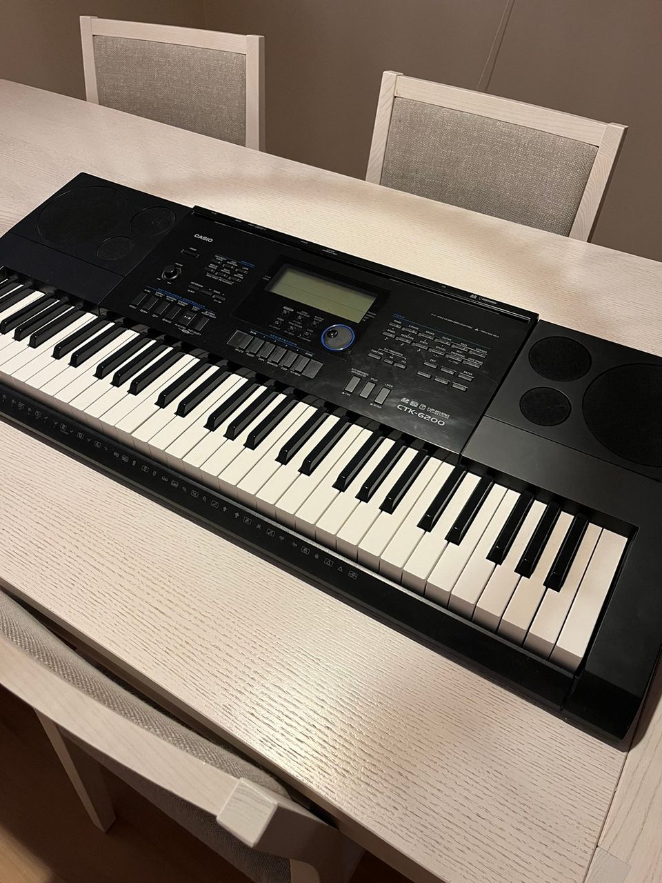 Casio CTK-6200 Kannettava Kosketinsoitin