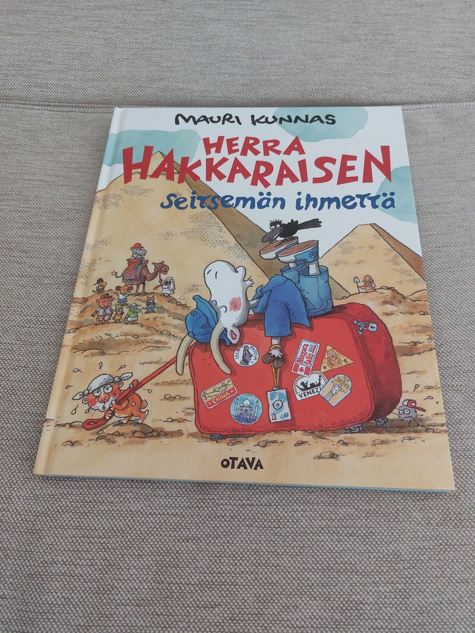 Herra Hakkaraisen seitsemän ihmettä kirja