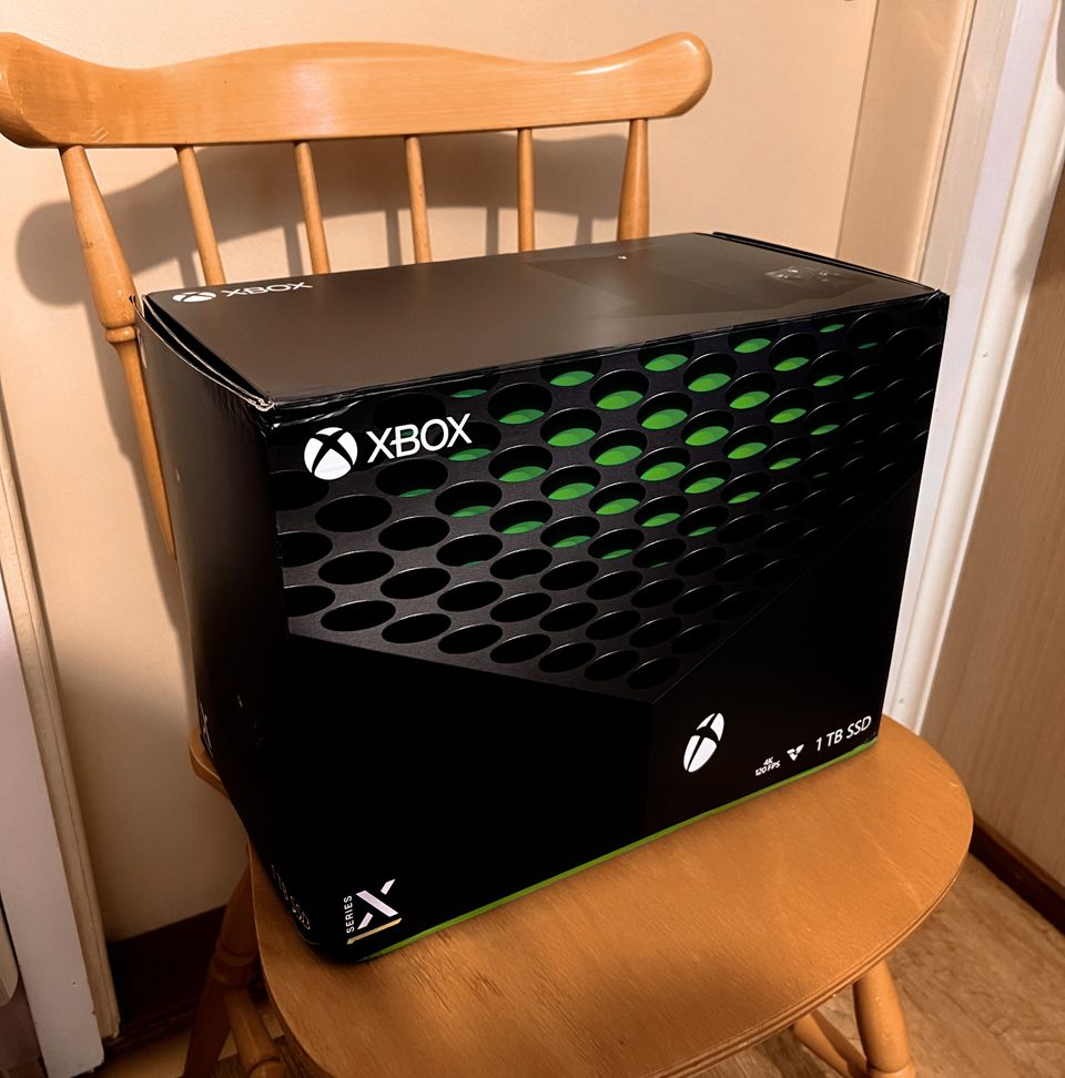 Xbox Series X • UUSI
