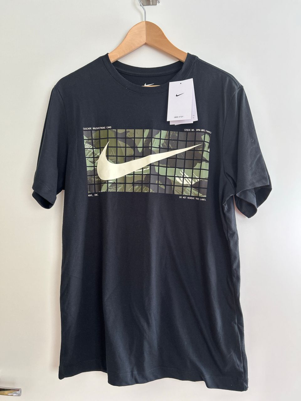 Uusi T-paita Nike M