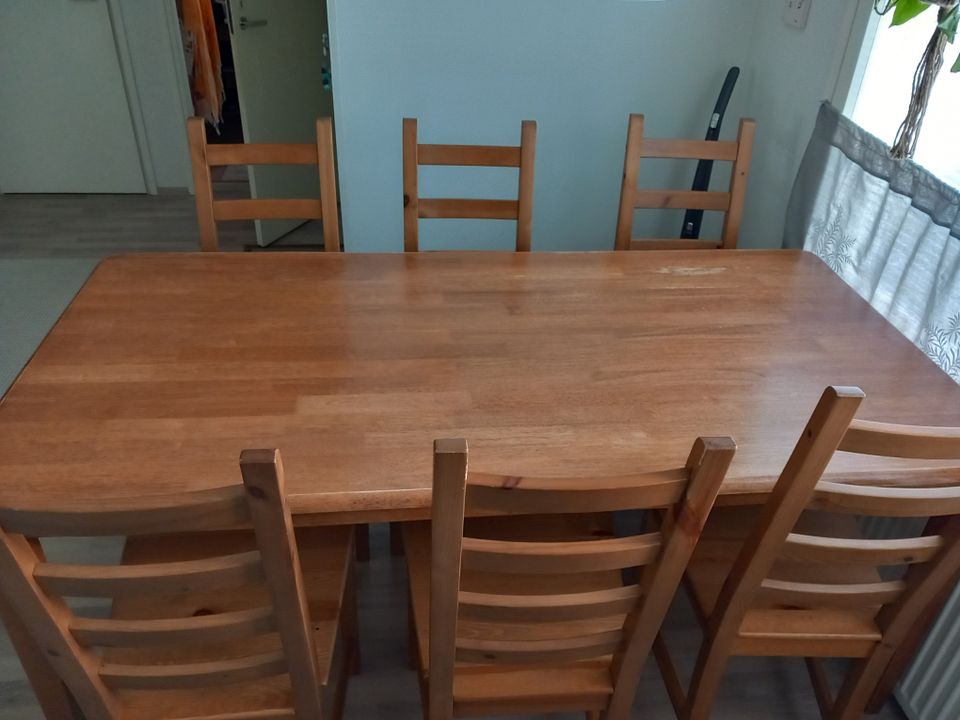 Ruokapöytä ja 6kpl tuoleja