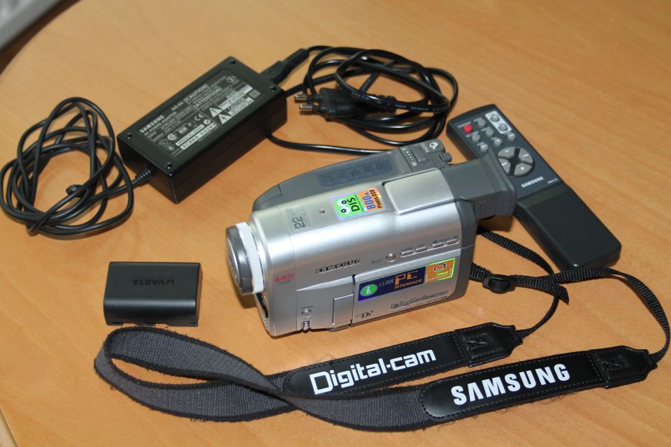 MiniDV Mini DV videokamera video kamera tarvikkeineen Samsung *VIKA