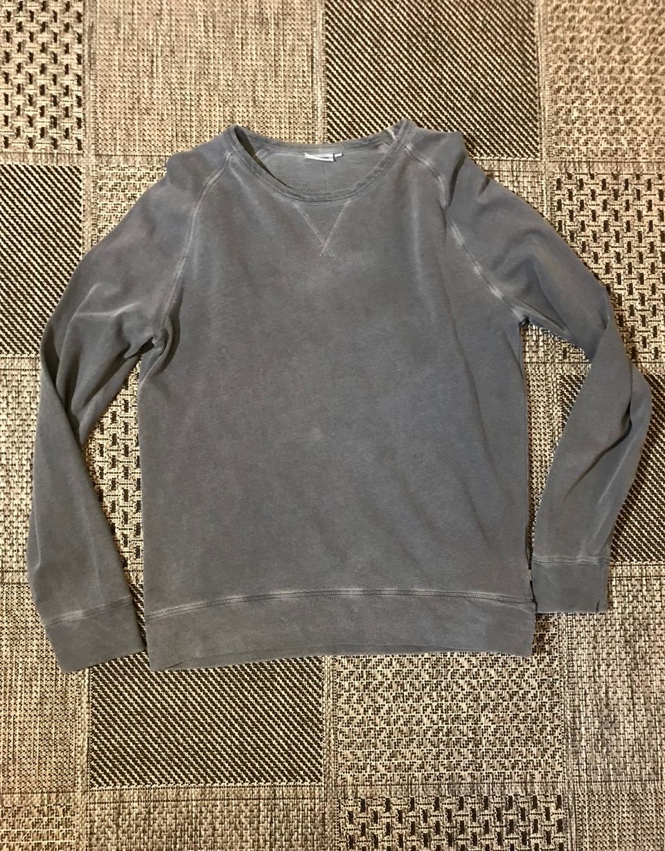 J.LINDEBERG mens M/L artificially distressed sweatshirt 100%cotton raglan