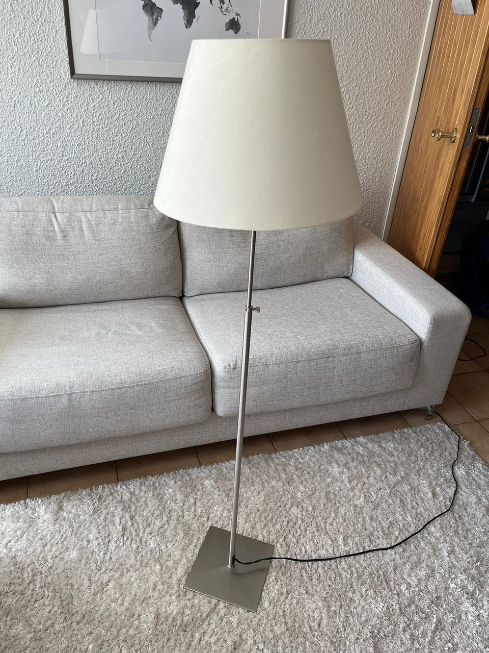 Ikean jalkalamppu