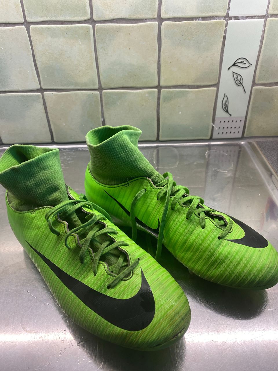 Nike jalkapallo kengät