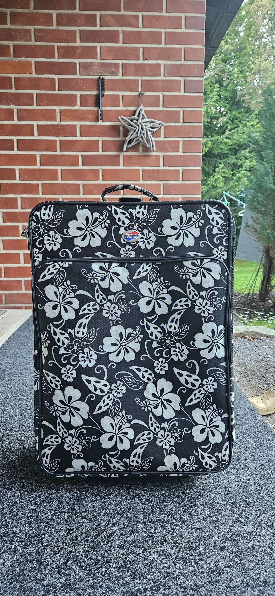 American Tourister  matkalaukku