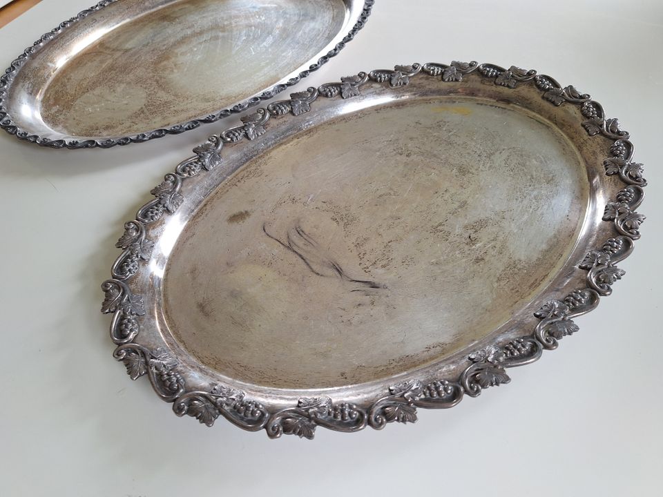 Vanhat metalliset lautaset 2kpl