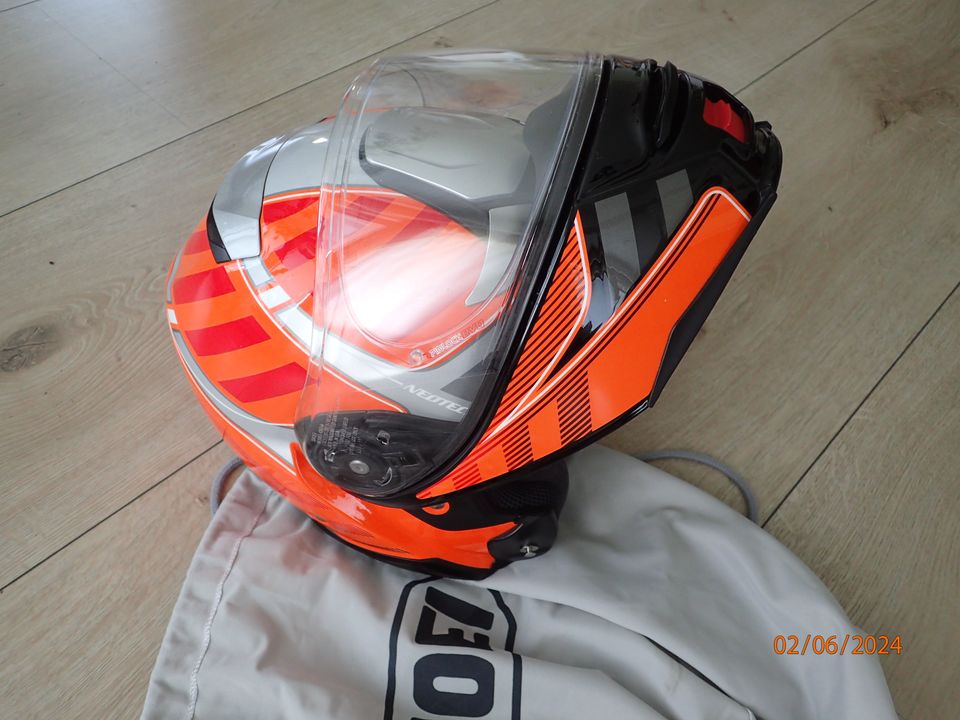 Shoei Neotec-2 Spicer TC8 kypärä on kokoa 58/59 m