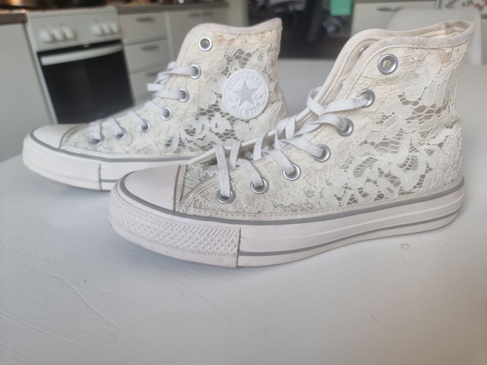 Converse Chuck Taylor All Star Flower Lace