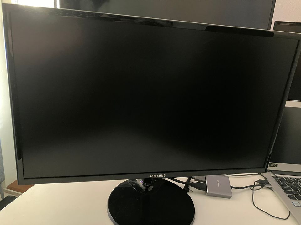 Samsung näyttö 24”