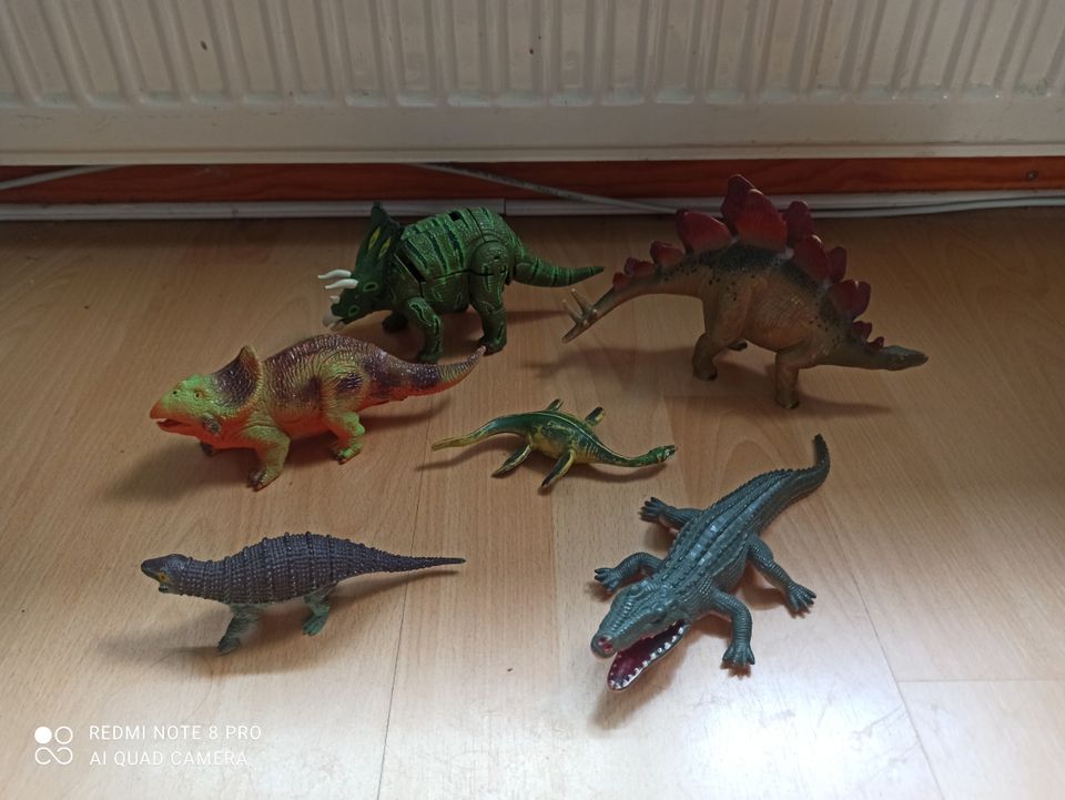 6kpl dinosauruksia