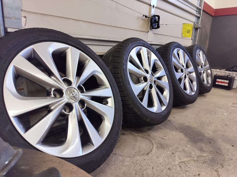 Toyota Alkuperäinen 17" Vannesarja / Dunlop Renkailla