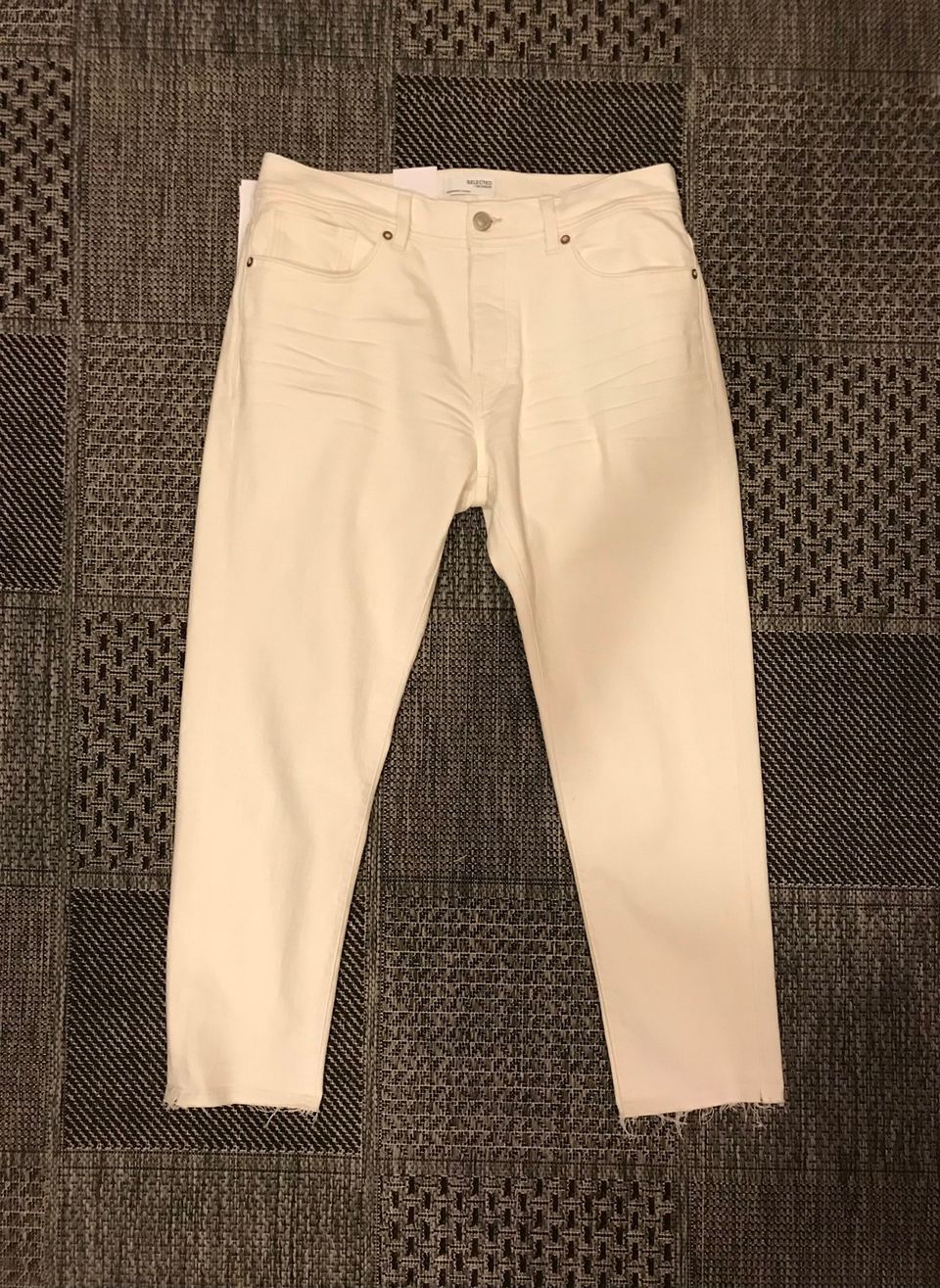 SELECTED HOMME mens 32/32 ALDO cropped tapered white jeans, fits 34/30