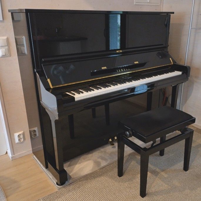 Yamaha U3S piano