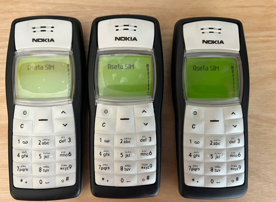 Nokia 1100 Saksan Bochumin-tehtaalla RH-18-versio.