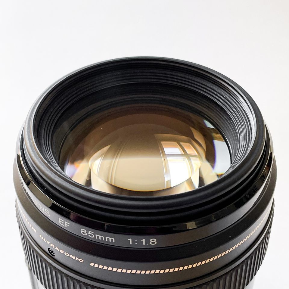 Canon EF 85mm 1.8f Ultrasonic -objektiivi + Hoya Protector -suodin