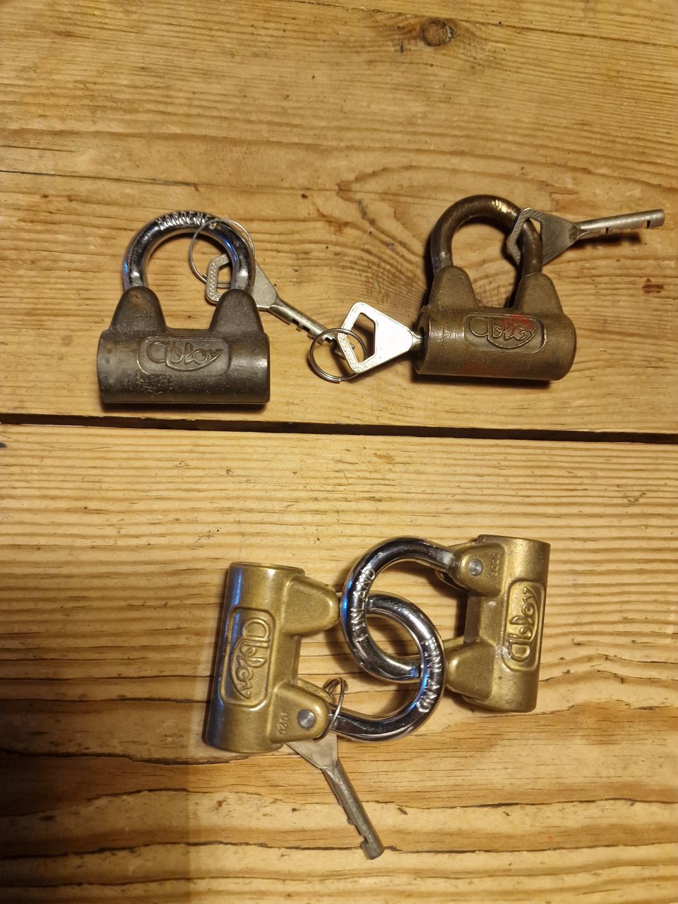 4 kpl Abloy riippulukkoja