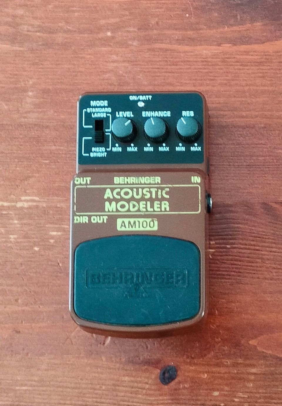 Behringer Acoustic Modeler AM100