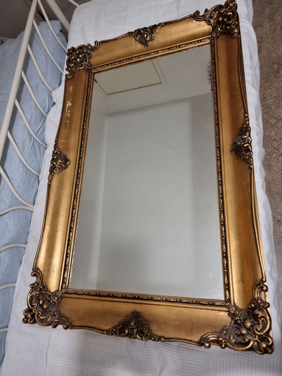 Vintage kultakehyksinen peili