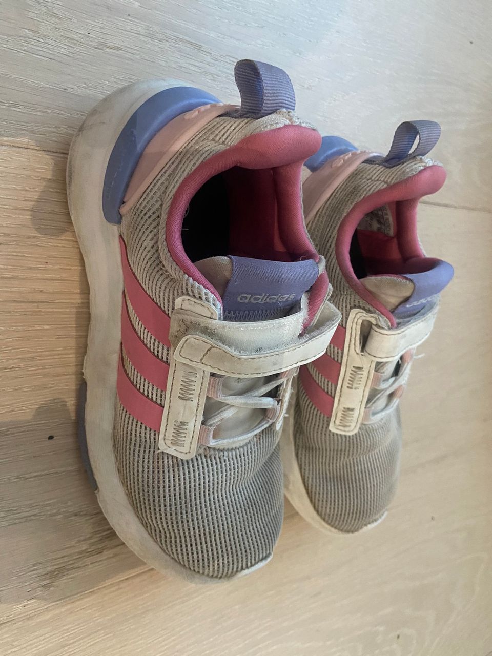 Adidas kengät 30
