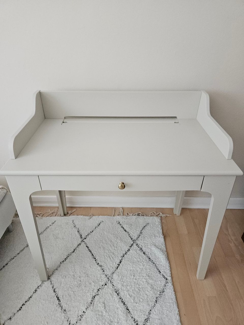 Ikean Lommarp työpöytä