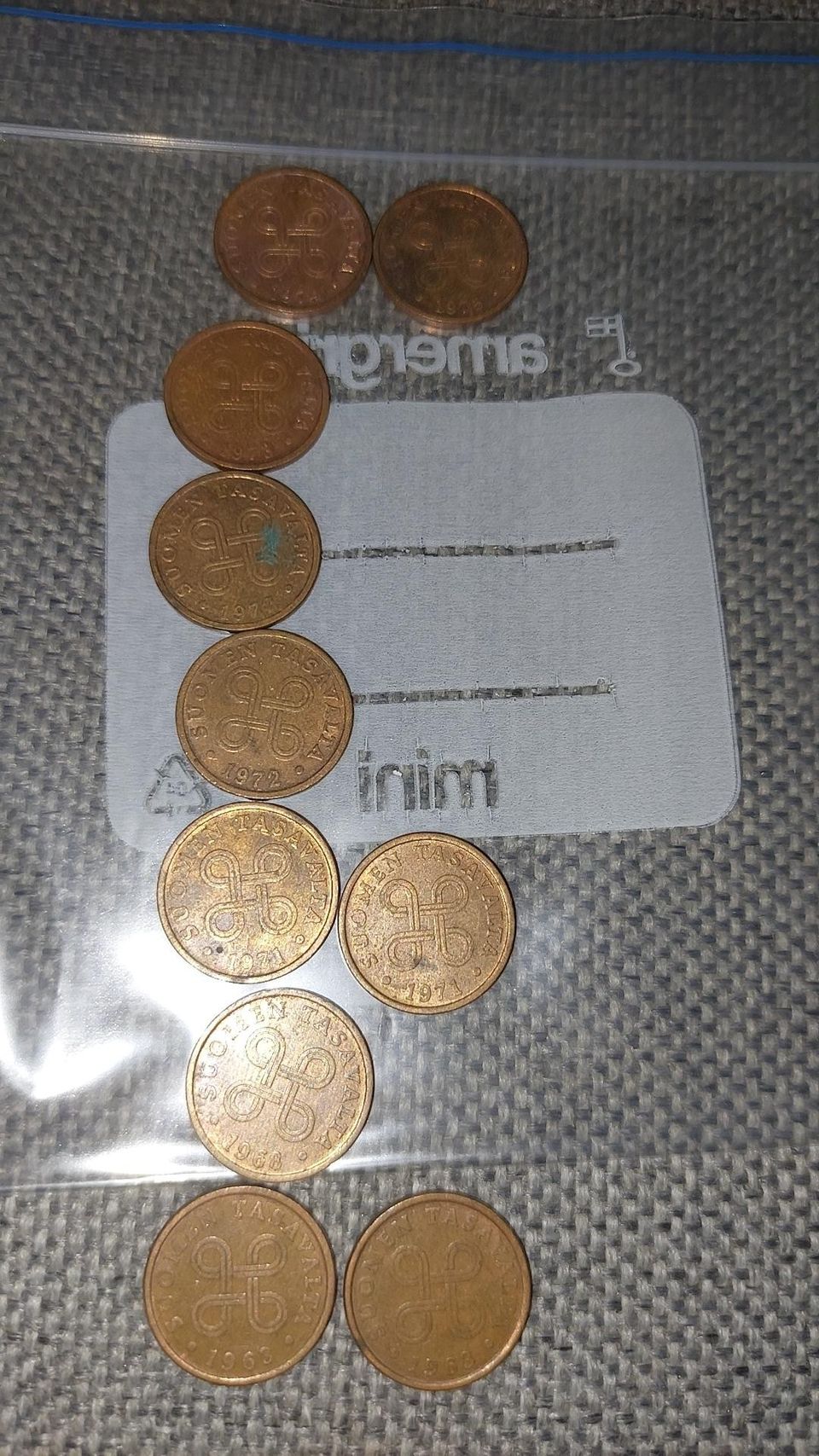 5 penniä kuparisia